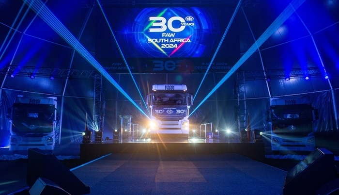 新一代旗艦車型JH6 550馬力牽引亮相。圖片來源：一汽解放