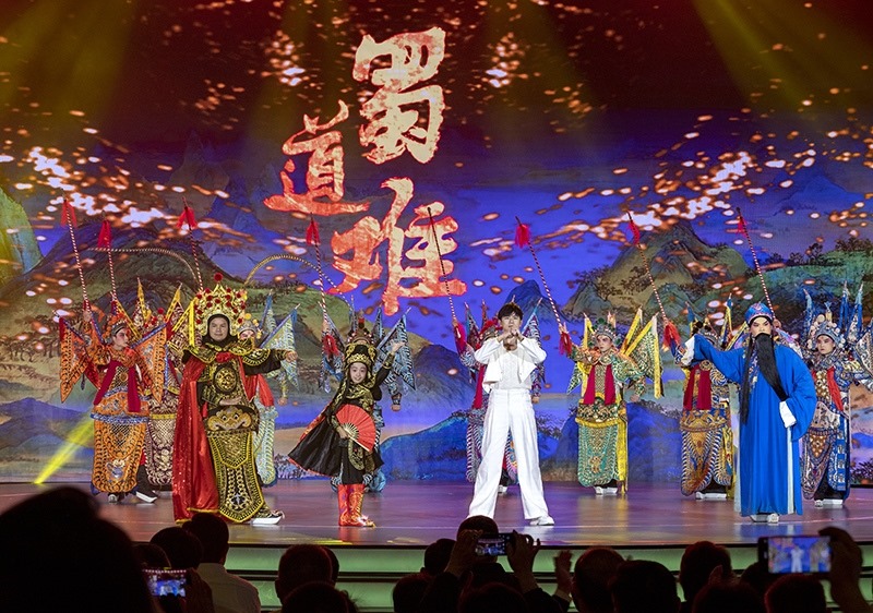 2023年10月13日，成都，“把青春華章寫在祖國(guó)大地上”大思政課網(wǎng)絡(luò)主題宣傳和互動(dòng)引導(dǎo)活動(dòng)在四川大學(xué)舉行。