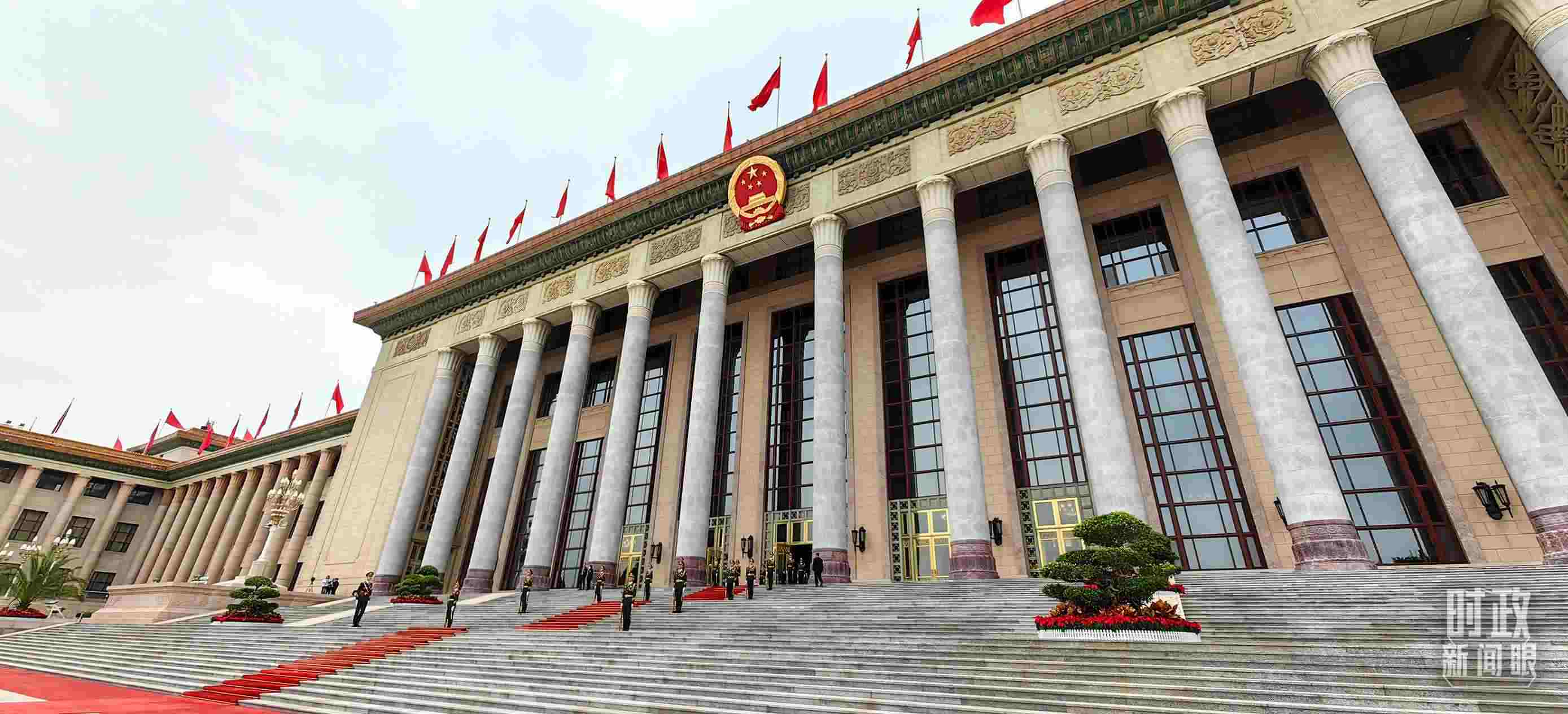 △人民大會堂東門外廣場。（總臺央視記者段德文拍攝）