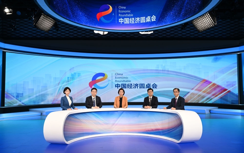 這是“中國經(jīng)濟(jì)圓桌會(huì)”錄制現(xiàn)場。新華社記者 金良快 攝