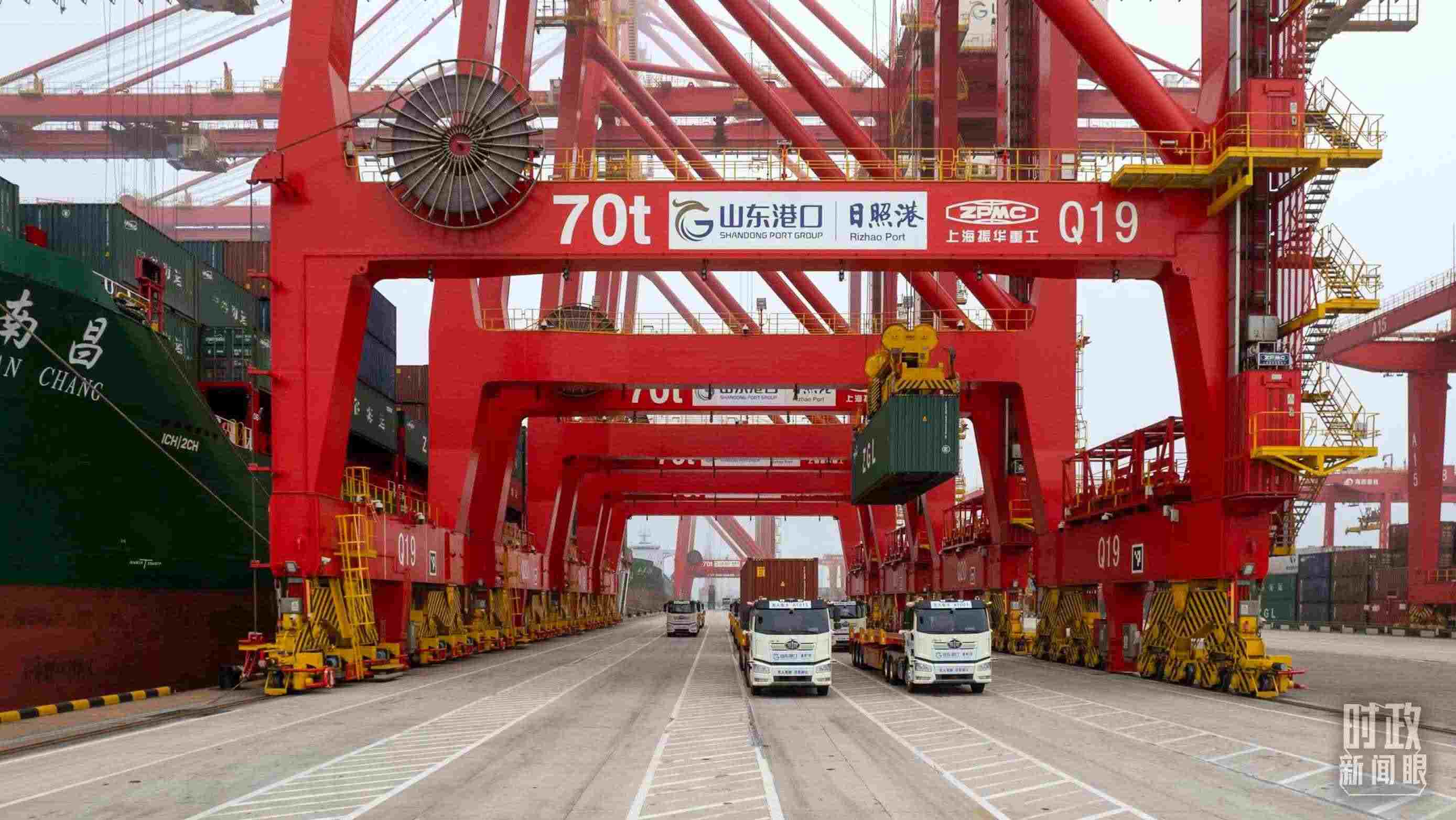 山東日照港。（總臺(tái)國(guó)廣記者李晉拍攝）