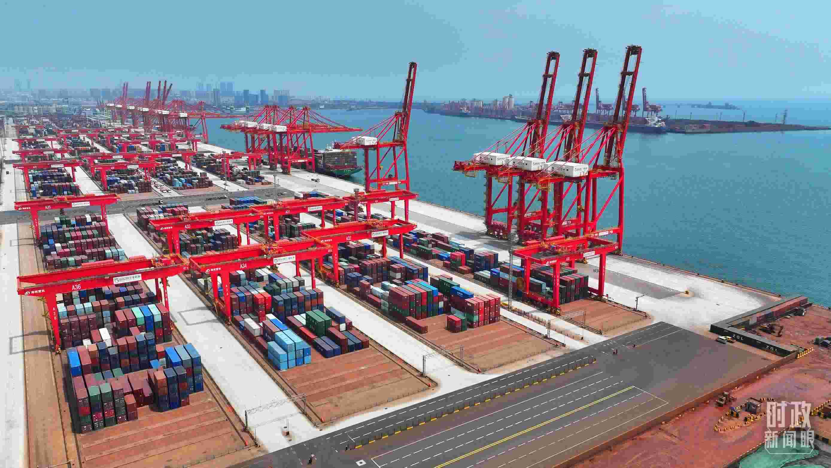 山東日照港。（總臺(tái)央視記者范凱拍攝）