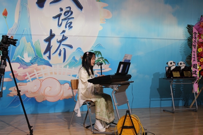 參賽選手在比賽中進行中華才藝展示。