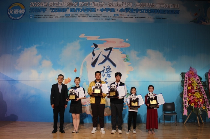 各組別的冠軍獲得者們合影留念。