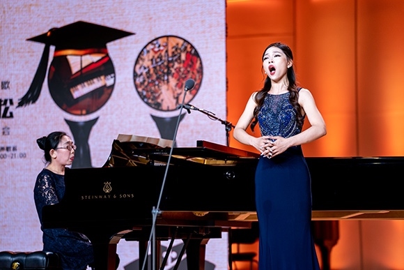 會(huì)議現(xiàn)場(chǎng)。學(xué)校供圖