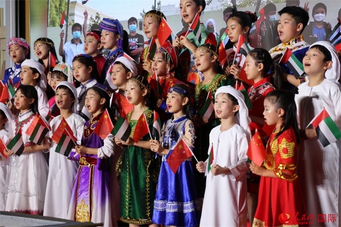活動上，身著中阿傳統(tǒng)服飾的孩子們共唱歌曲，表達對美好未來的向往。人民網記者 張志文攝