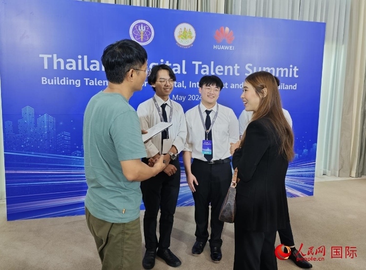 泰國國立法政大學(xué)學(xué)生接受本網(wǎng)采訪。李映民攝