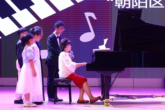 鮑蕙蕎擔任指導。通過專家的點評