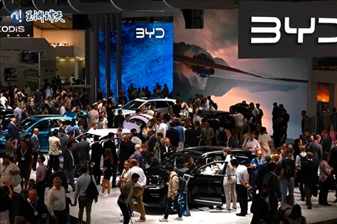 中國(guó)新能源汽車亮相德國(guó)車展,引發(fā)圍觀