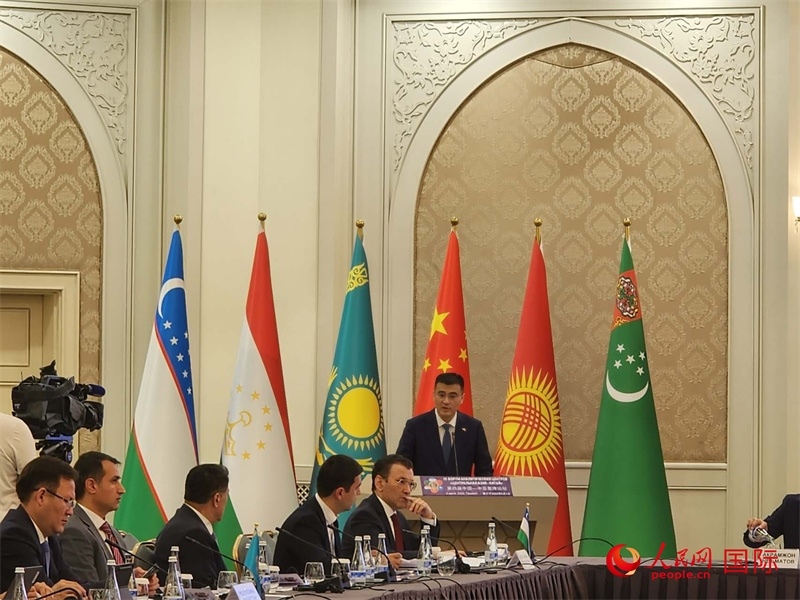 中國駐烏茲別克斯坦大使于駿致辭。人民網(wǎng)記者 李強攝