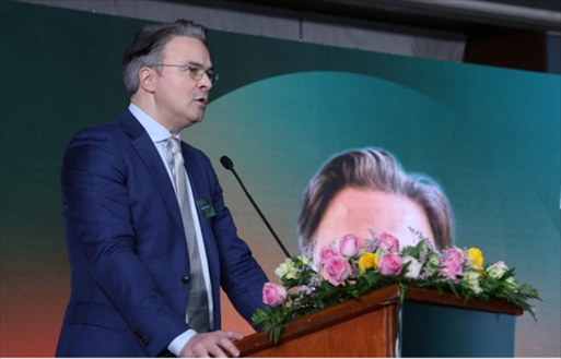 沙特電信Center 3首席戰(zhàn)略官拉斐爾·朱安致辭。中國聯通沙特公司供圖