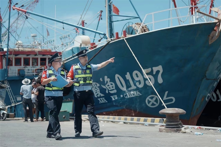 圖為寧德市霞浦縣三沙派出所組織巡防隊(duì)開展網(wǎng)格巡邏