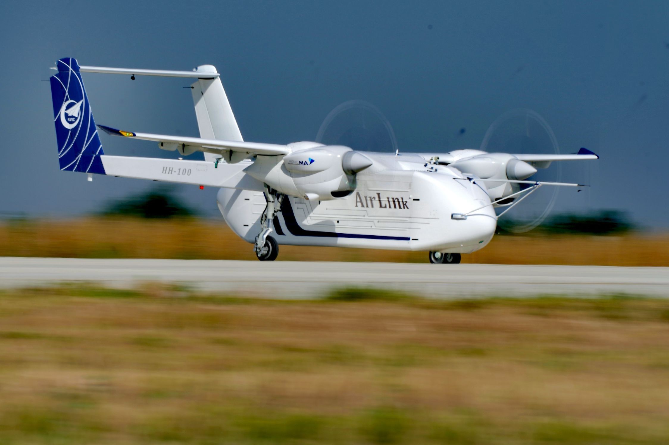△2024年6月12日，HH-100航空商用無人運輸系統(tǒng)驗證機在西安藍(lán)田通用機場首飛成功。