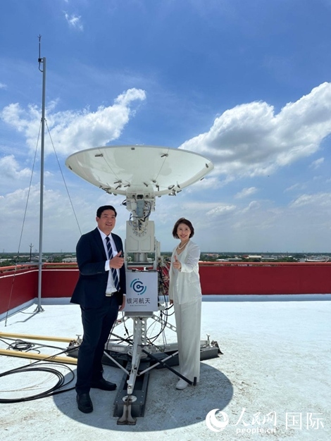 中泰兩國校企合作共贏。左為馬漢科理工大學校長帕納威·普卡亞多，右為銀河航天聯(lián)合創(chuàng)始人劉暢。人民網(wǎng)記者 簡承淵攝