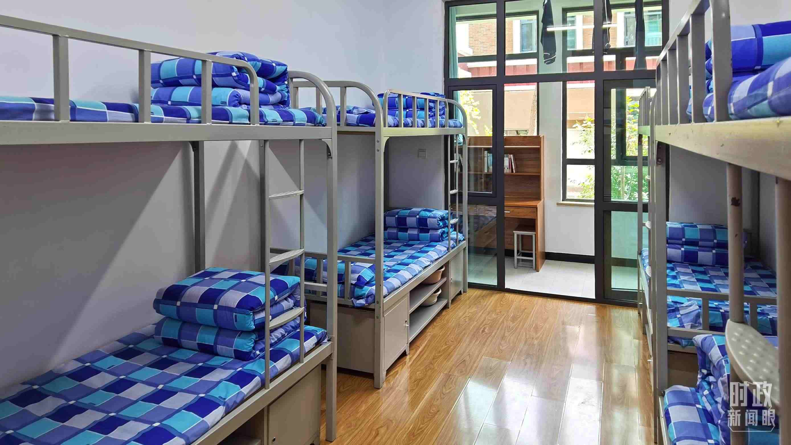 △果洛西寧民族中學(xué)宿舍樓。（總臺央視記者郭鴻拍攝）