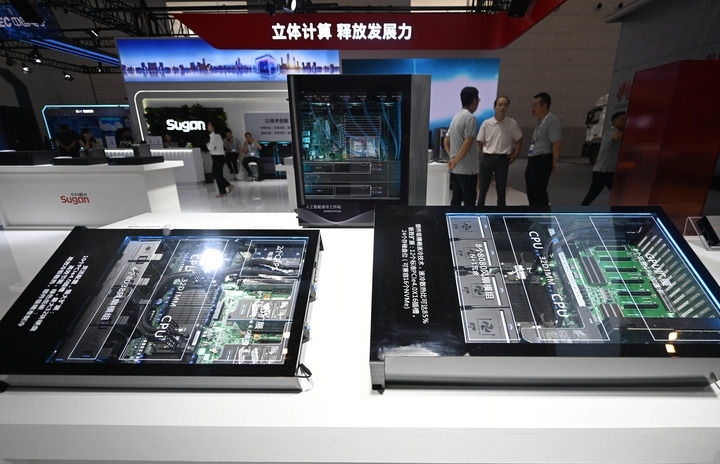 這是6月20日在博覽會上拍攝的中科曙光展區(qū)的一臺人工智能服務(wù)器。新華社記者 趙子碩 攝