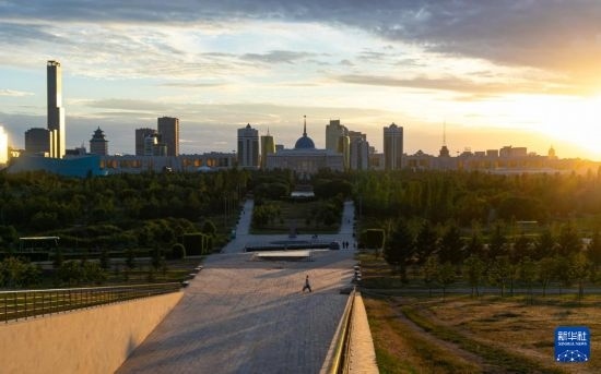 這是7月2日拍攝的哈薩克斯坦首都阿斯塔納的天際線。新華社記者 白雪騏 攝