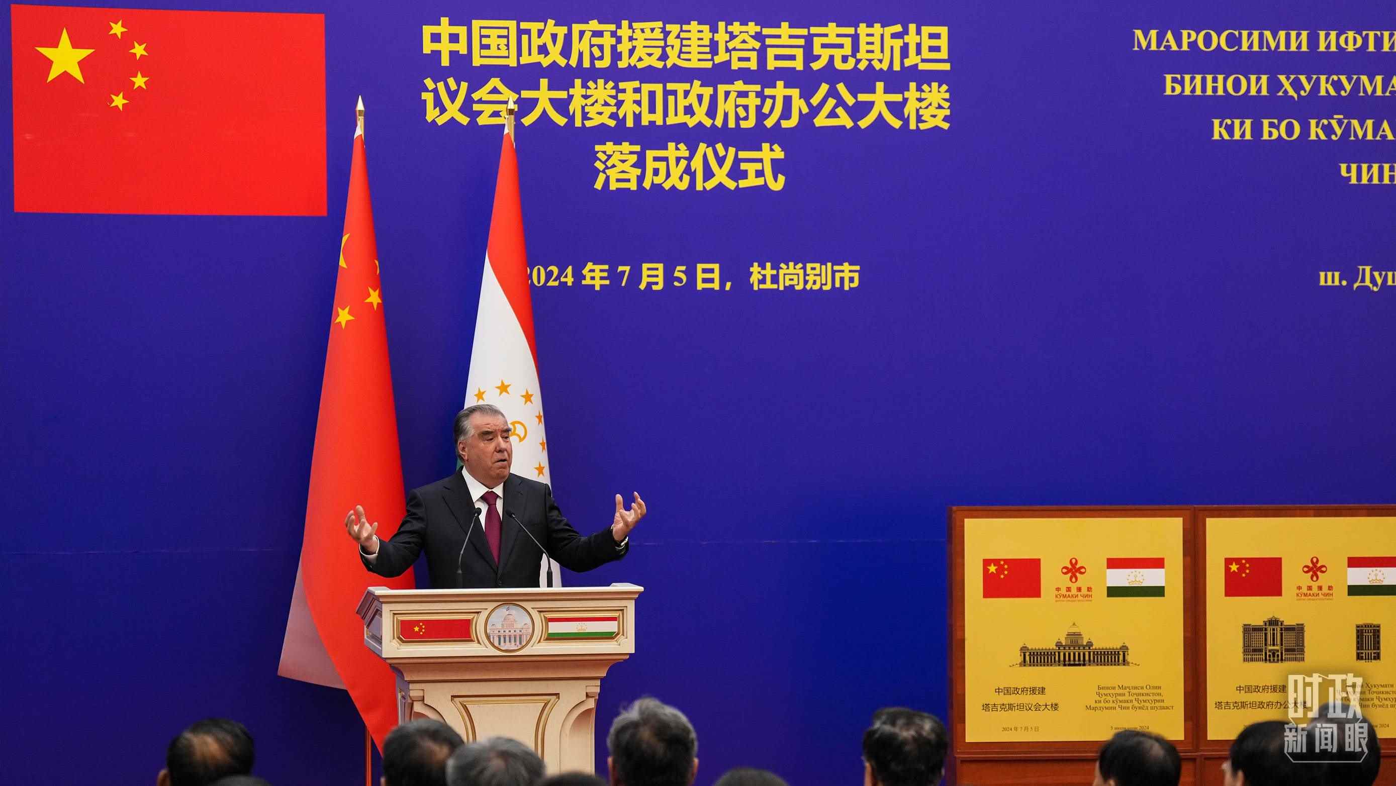 △拉赫蒙總統(tǒng)在落成儀式現(xiàn)場(chǎng)。（總臺(tái)記者李晉拍攝）