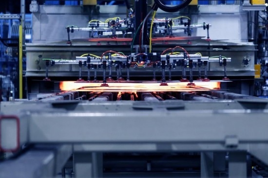 這是海斯坦普零件生產(chǎn)線（資料照片）。新華社發(fā)