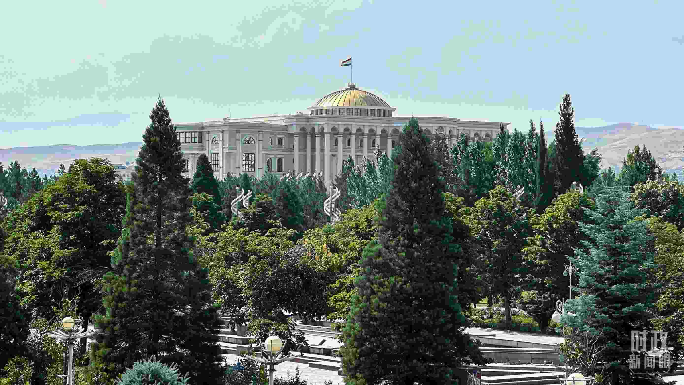 △塔吉克斯坦總統(tǒng)府。（總臺(tái)央視記者趙化拍攝）