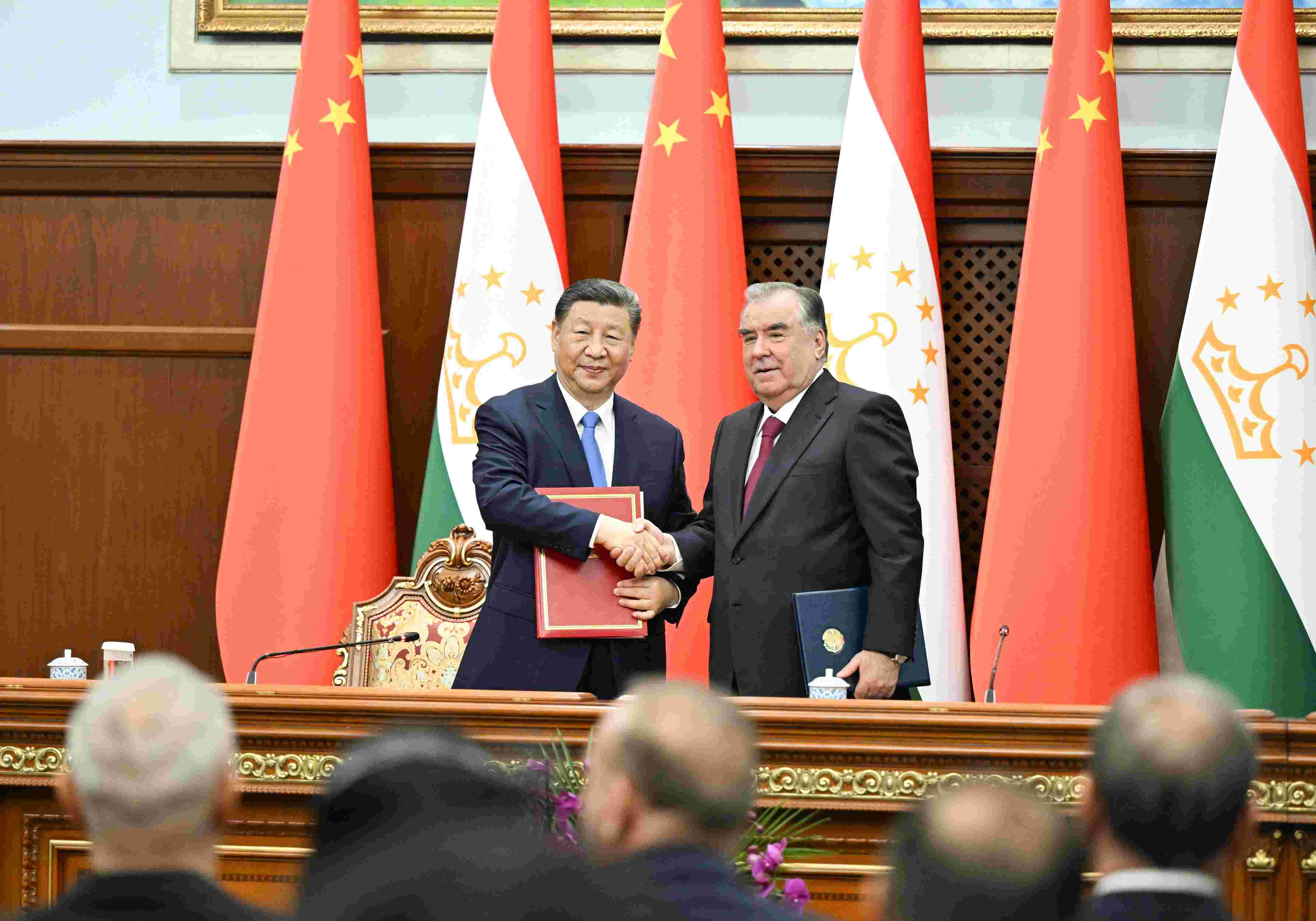 當(dāng)?shù)貢r間2024年7月5日下午，習(xí)近平主席同塔吉克斯坦總統(tǒng)拉赫蒙在杜尚別總統(tǒng)府舉行會談。會談后，兩國元首共同簽署《中華人民共和國和塔吉克斯坦共和國關(guān)于發(fā)展新時代全面戰(zhàn)略合作伙伴關(guān)系的聯(lián)合聲明》。