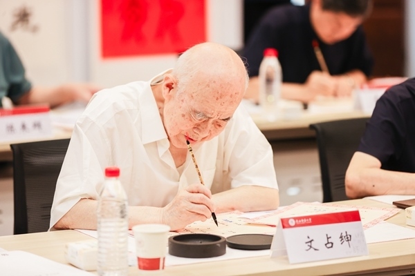 陜西師范大學(xué)毛筆手寫錄取通知書現(xiàn)場。校方供圖