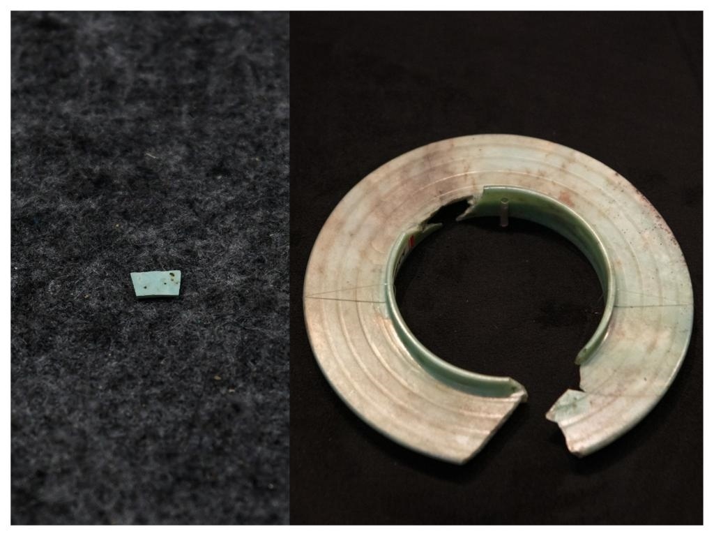 拼版照片：左圖為2024年7月10日拍攝的三星堆遺址出土的綠松石片（新華社記者王曦 攝），右圖為2024年7月21日在三星堆博物館文物保護(hù)與修復(fù)館拍攝的有領(lǐng)玉璧（新華社記者唐文豪 攝）。