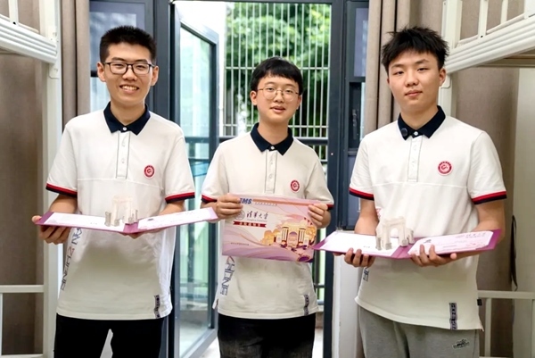 王子源（左）、母翰堯（中）、郭洋君（右）。清華大學供圖