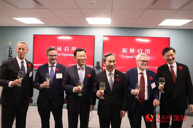 4、美中貿(mào)易全國(guó)委員會(huì)會(huì)長(zhǎng)克雷格·艾倫、美國(guó)商會(huì)高級(jí)副會(huì)長(zhǎng)傅瑞偉等美國(guó)工商界代表出席活動(dòng)。 人民網(wǎng)記者 李志偉攝