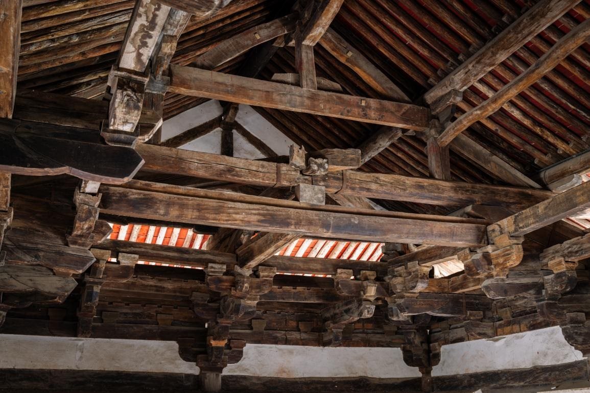 崇明寺特殊的木質(zhì)“斷梁”結(jié)構(gòu)。蘇唐詩(shī)攝