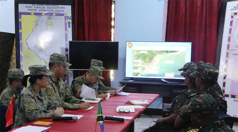 海上指揮所商定細節(jié)。王福攝