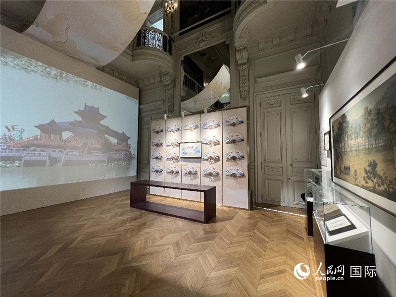 中國風與法國經(jīng)典建筑相互融合。 人民網(wǎng)記者 何蒨攝