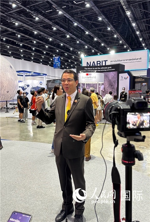 泰國國家天文研究所所長薩蘭接受采訪。人民網(wǎng)記者簡承淵攝