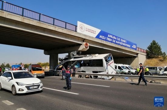 這是8月9日在土耳其安卡拉省波拉特勒拍攝的事故現(xiàn)場(chǎng)。新華社發(fā)（穆斯塔法·卡亞攝）