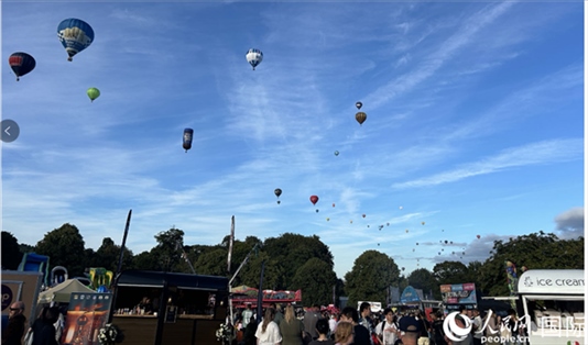 布里斯托國(guó)際熱氣球節(jié)現(xiàn)場(chǎng)。人民網(wǎng)記者 余穎攝