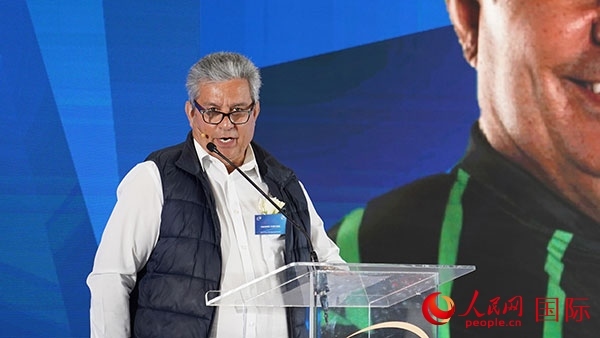 茨瓦尼市市長委員會成員漢內(nèi)斯·科茲致辭。人民網(wǎng) 張茜攝