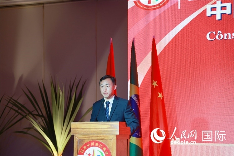 中國駐里約熱內(nèi)盧代總領(lǐng)事王海濤在典禮中致辭。人民網(wǎng)記者 陳海琪攝