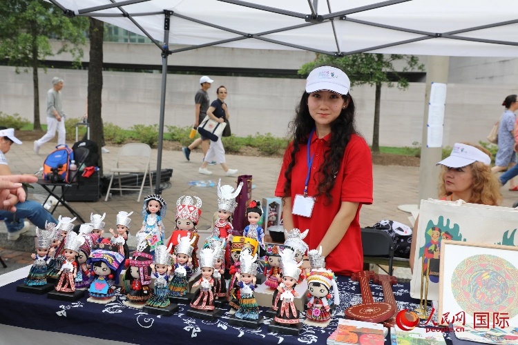 在今年活動上，貴州代表團設立的貴州非遺文化、“村BA”文創(chuàng)、貴州茶文化等展區(qū)。人民網(wǎng)記者 李志偉攝