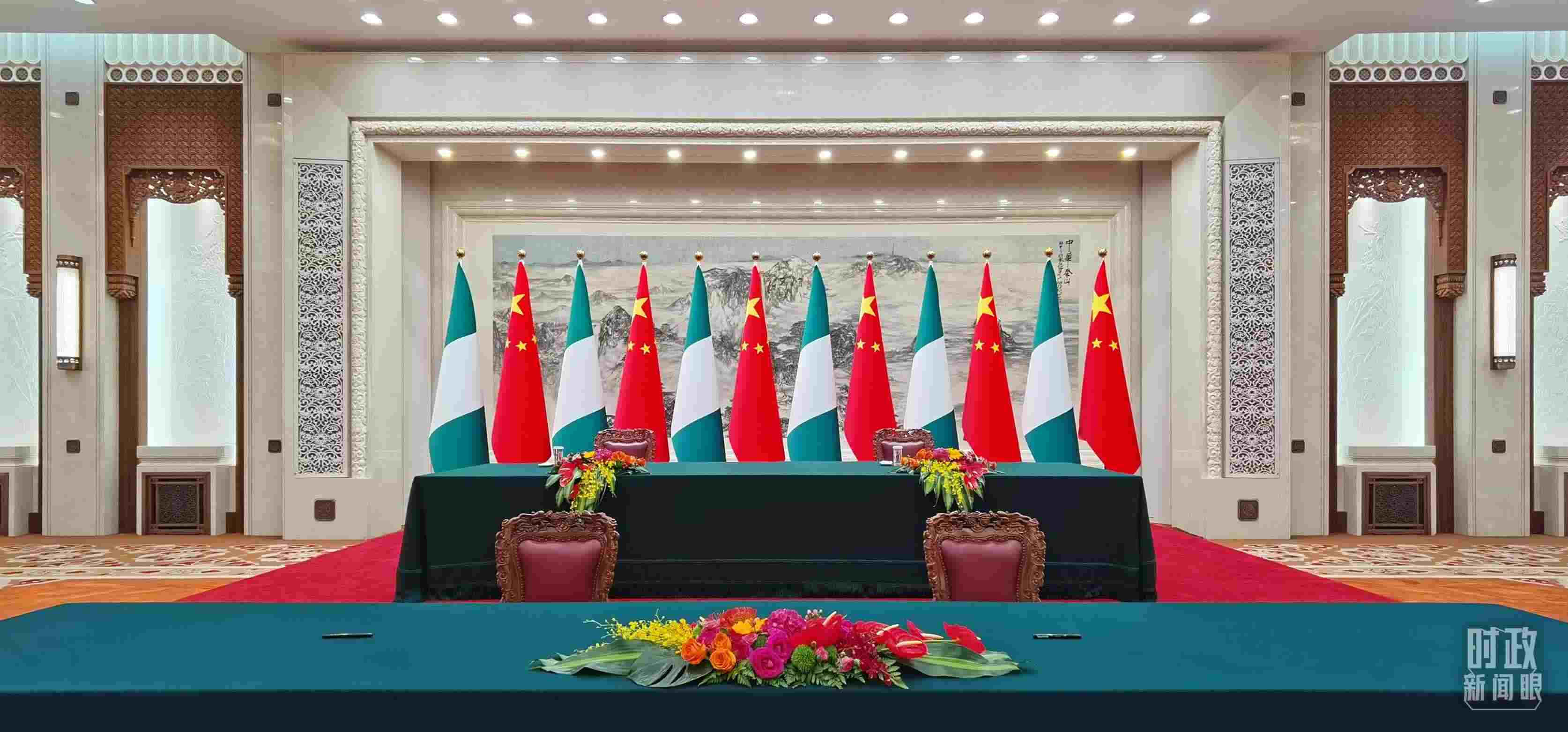  △中尼兩國(guó)元首在這里共同見(jiàn)證簽署多項(xiàng)雙邊合作文件，這是開(kāi)始前的現(xiàn)場(chǎng)。（總臺(tái)央視記者郭鴻拍攝）