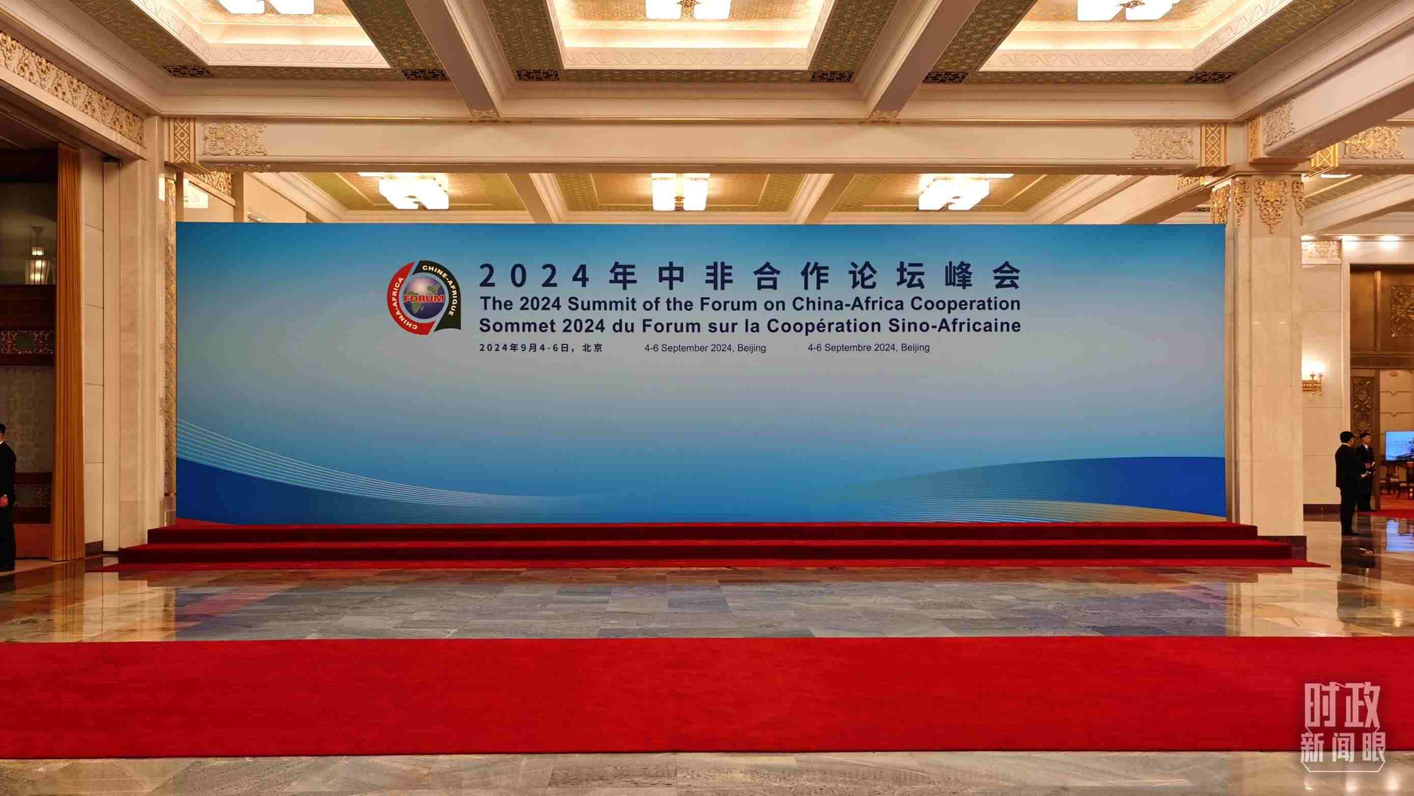  △開幕式前，與會領(lǐng)導人在這里集體合影。（總臺央視記者郭鴻拍攝）