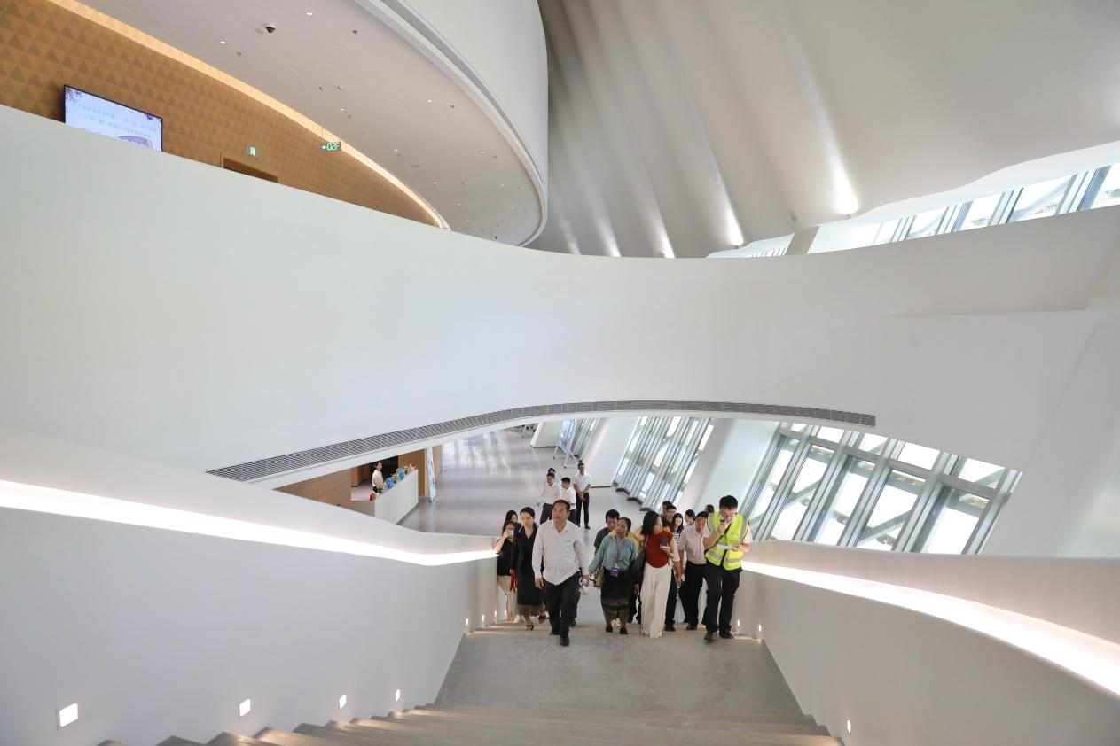 亞洲媒體考察團(tuán)正在上樓?！吨袊?jīng)濟(jì)周刊》記者 肖翊攝