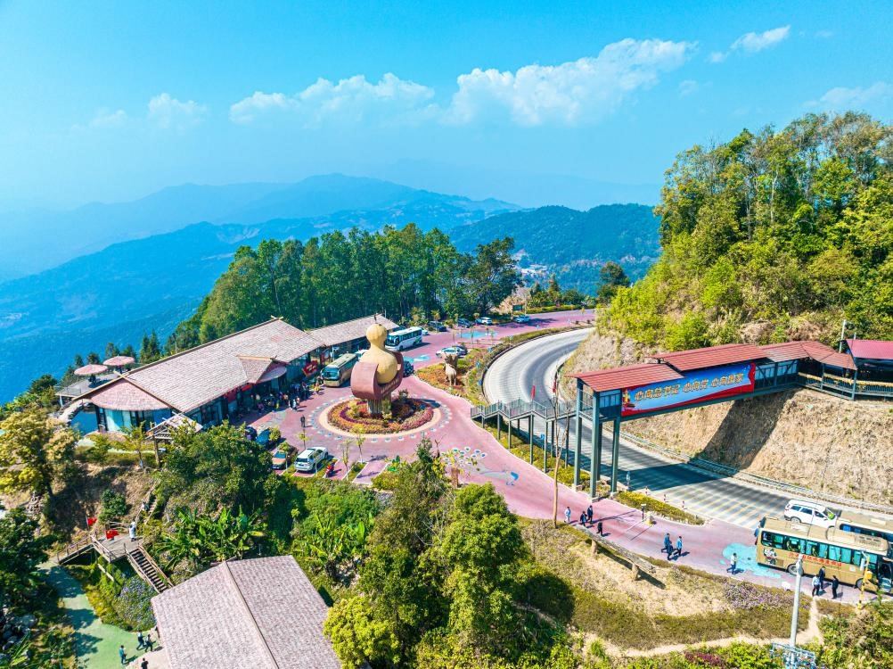 這是位于班洪鄉(xiāng)班洪村下班壩自然村的葫蘆王地AAAA級景區(qū)游客服務(wù)中心。（滄源縣融媒體中心供圖）