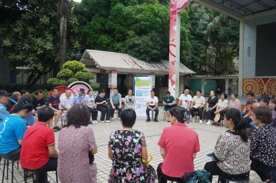  南寧市青秀區(qū)新竹社區(qū)召開“竹聲傾談”民情懇談會。（李抒蓉 攝）