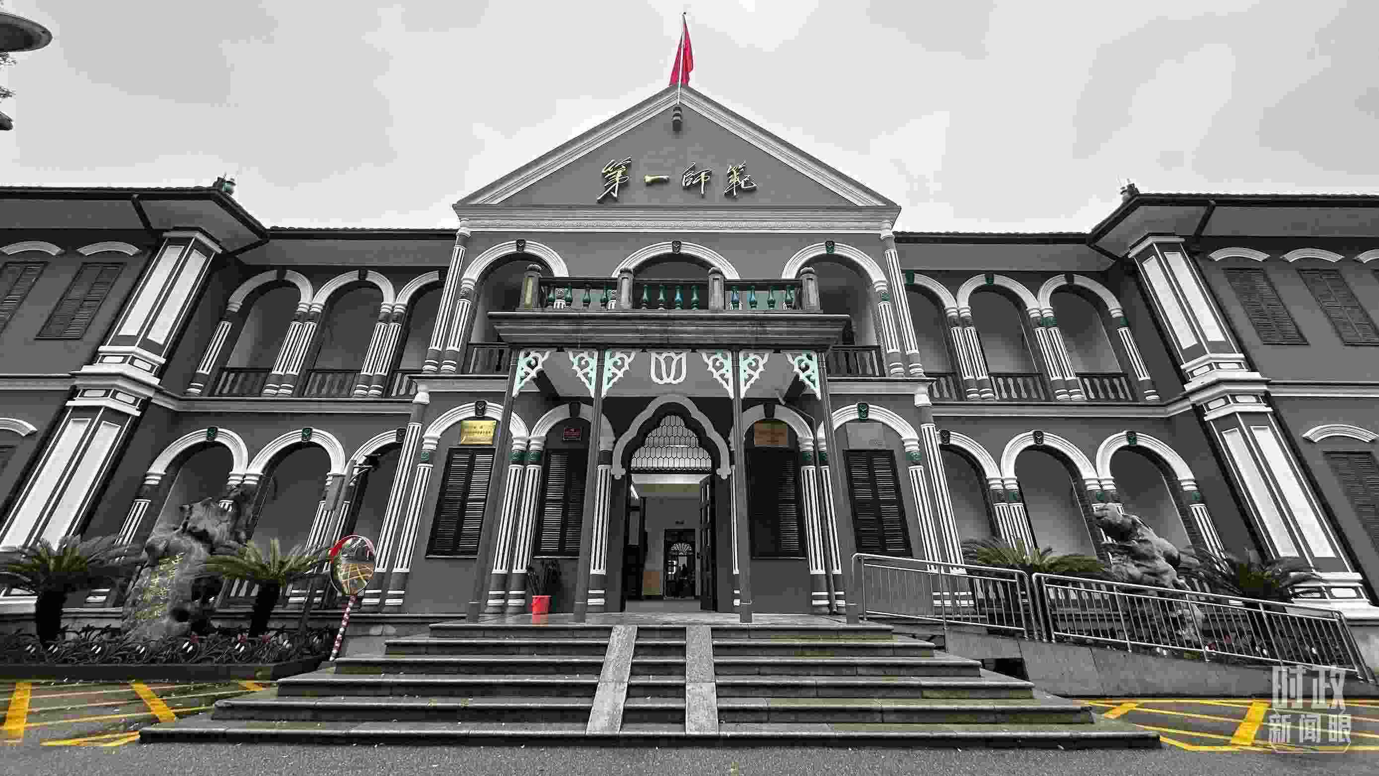  △2024年3月，習(xí)近平來到湖南第一師范學(xué)院（城南書院校區(qū)）考察。當(dāng)時他說，國家要強大，必須辦好教育。（總臺央視記者覃思拍攝）