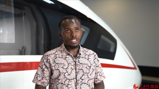 北京交通大學(xué)肯尼亞籍留學(xué)生卡里烏接受人民網(wǎng)采訪。人民網(wǎng) 周琳佳攝