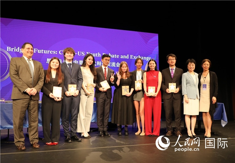 3、當(dāng)天還舉行了以“中美青年未來(lái)說(shuō)”為主題的中美“Z世代”辯論交流會(huì)。 人民網(wǎng)記者 李志偉攝