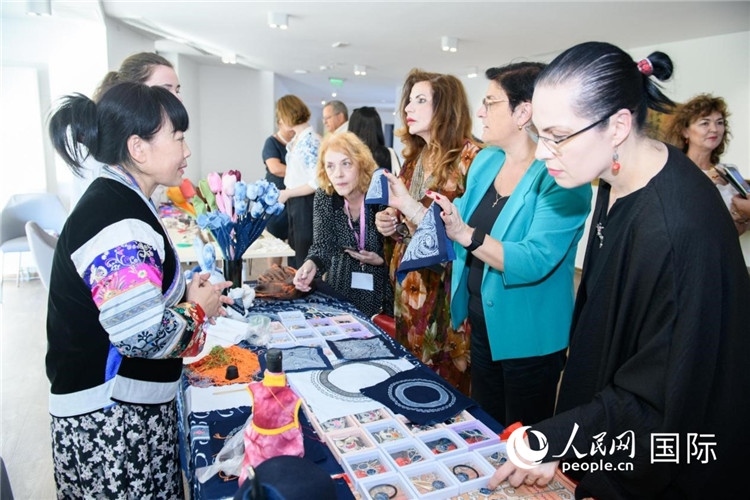 蠟染展示。傅永山攝