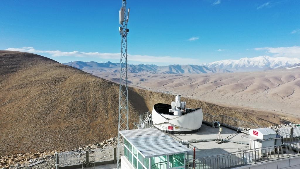 正在運(yùn)行的塔縣星地激光通信地面站。（中國(guó)科學(xué)院空天信息創(chuàng)新研究院供圖）