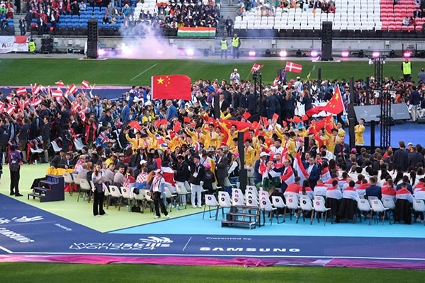中國(guó)選手參加閉幕式。人民網(wǎng)記者 于超凡攝