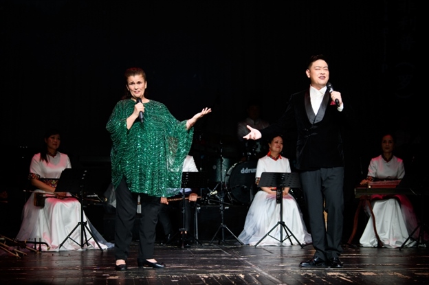 中羅歌唱家合唱《摩爾多瓦的玫瑰》。傅永山 攝